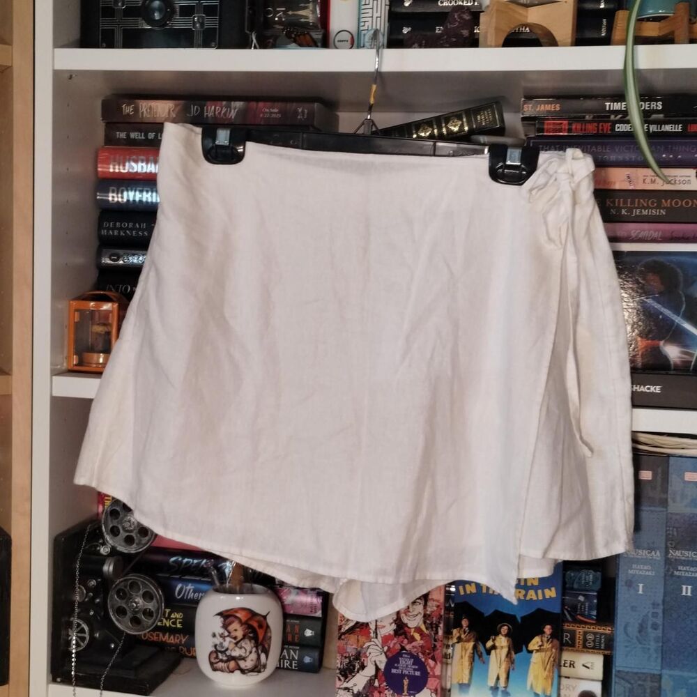 Old Navy White Linen Wrap mini skort Size L